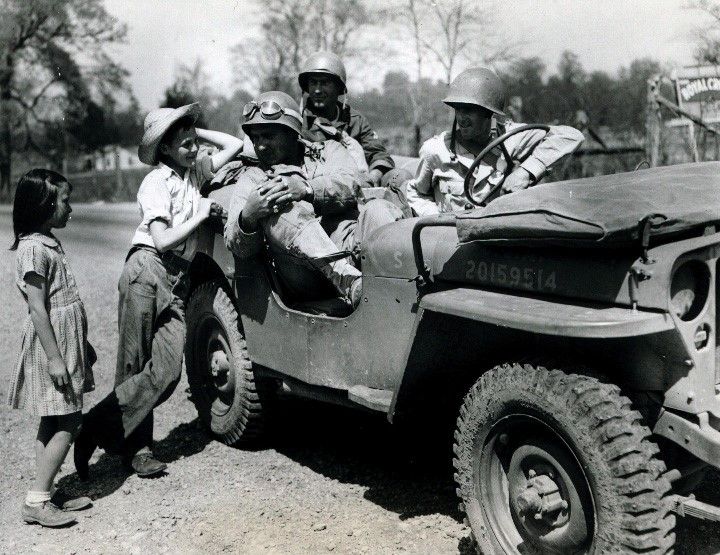 Mary Ward, 9, and Raymond Ingram, 12, of the Second Army on maneuvers in Middle Tennessee